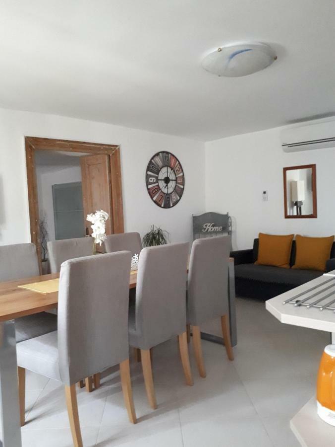 Apartments Gorinka Башка Екстер'єр фото
